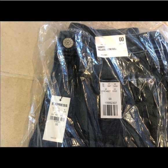 🆕 Express relaxed low rise fit shortie sho… - Picture 3 of 8